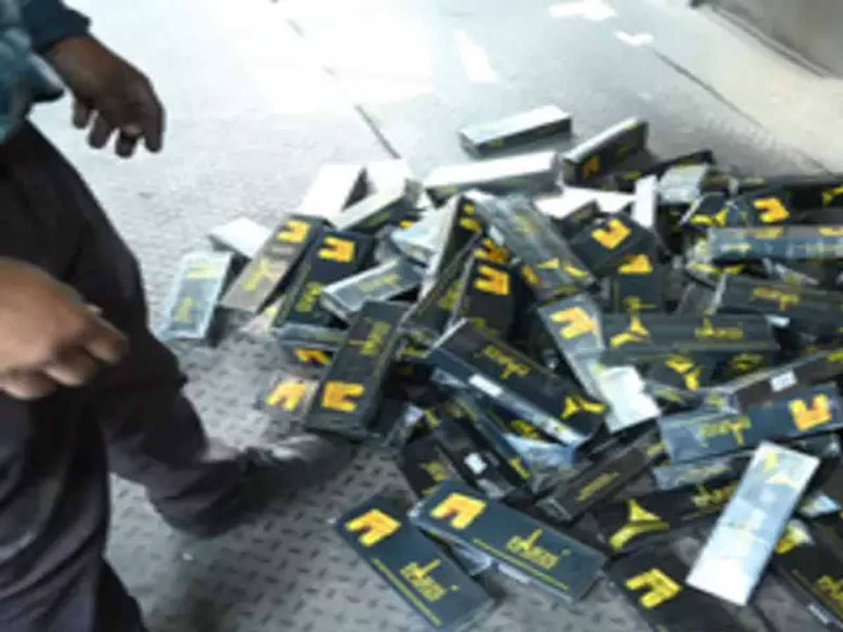 रायपुर में चार करोड़ की विदेशी सिगार और सिगरेट नष्ट की गई